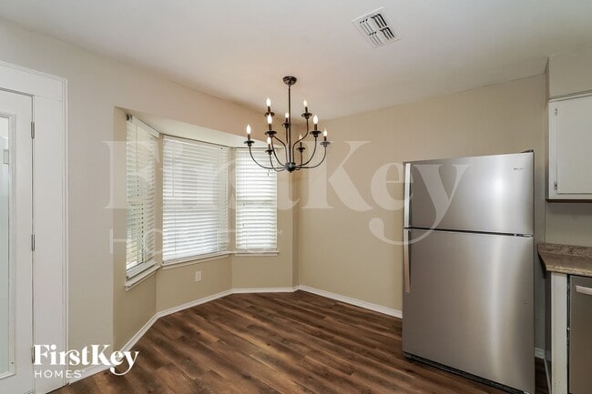 Building Photo - 6104 Skylark Ln