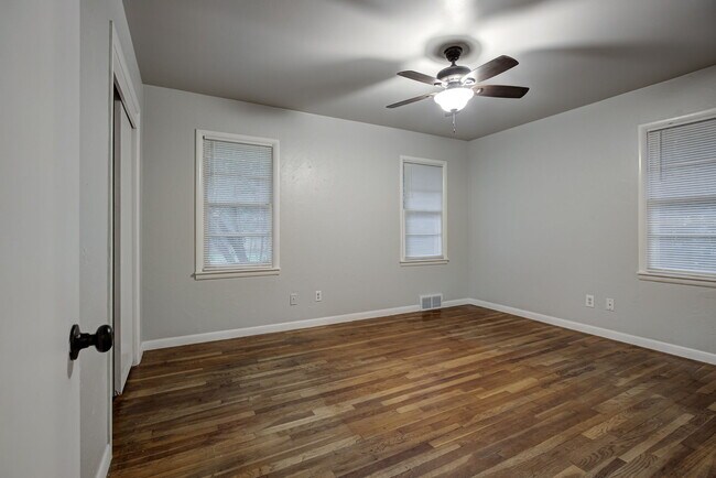 Building Photo - 1641 Marian Dr