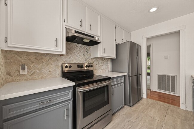 Building Photo - 9118 Wilcrest Dr