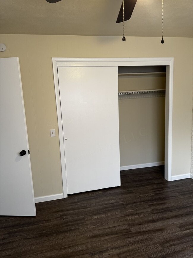 Building Photo - Clark St - Duplex for rent