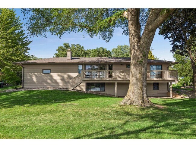 Building Photo - 1303 Crystal Lake Rd E