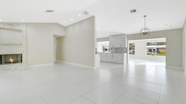 Building Photo - 1412 NE 53rd Ct