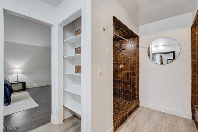 Building Photo - 945 Vegas Valley Dr