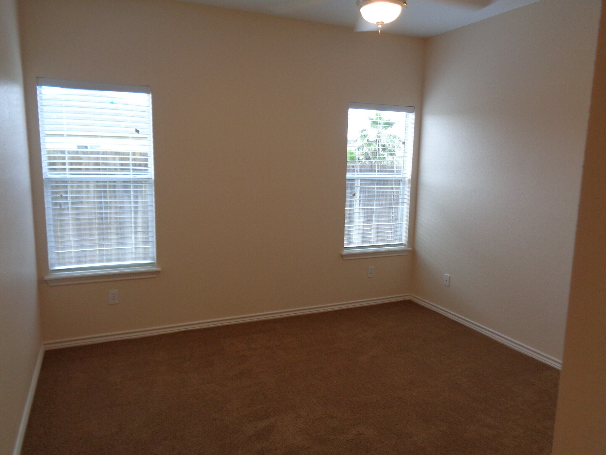 Down Bedroom - 15505 Cruiser St