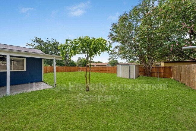 Building Photo - 7422 Stonehouse Dr