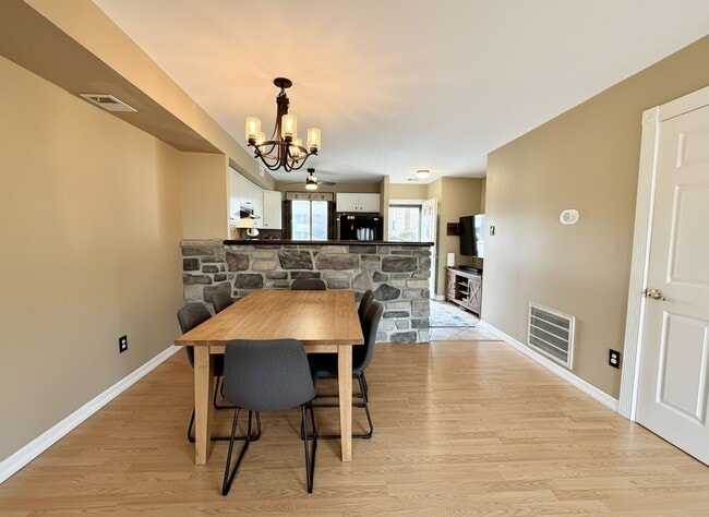 Building Photo - 1 Kings Ct