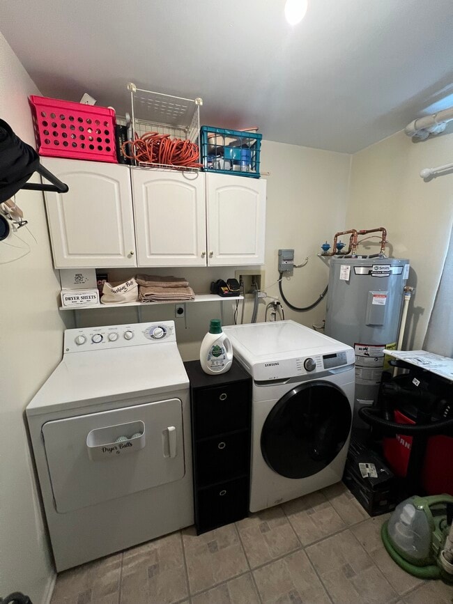 Building Photo - 239 Crown Prince Dr