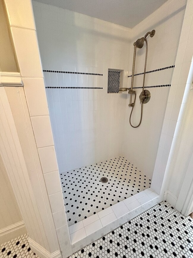 Building Photo - 90 S Main St