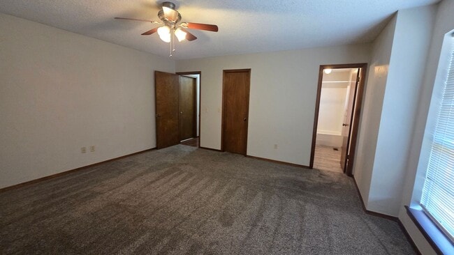 Building Photo - Wonderful 2 Bedroom Duplex In Bethany Ok.  $1250 Per Month!