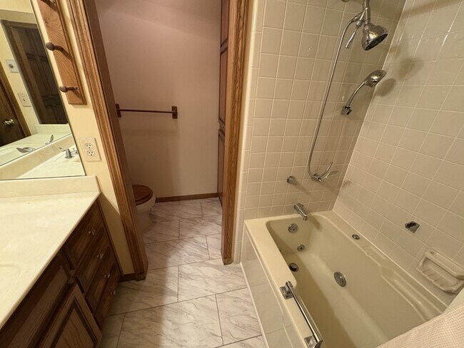 Building Photo - 16902 E 80th St N