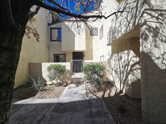 Building Photo - Fully Furnished 2-Bedroom Townhouse Near the Strip, UNLV & Airport
