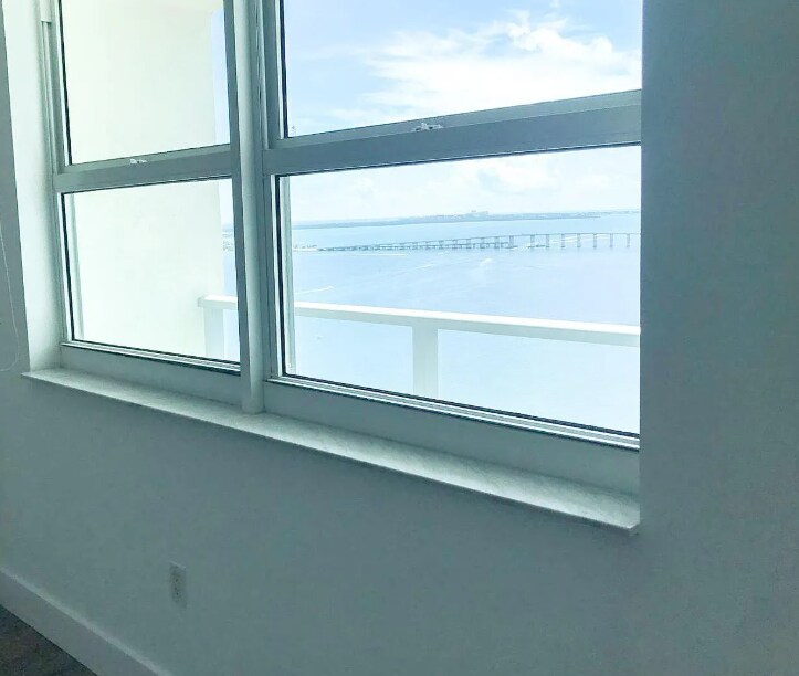 Building Photo - 1155 Brickell Bay Dr