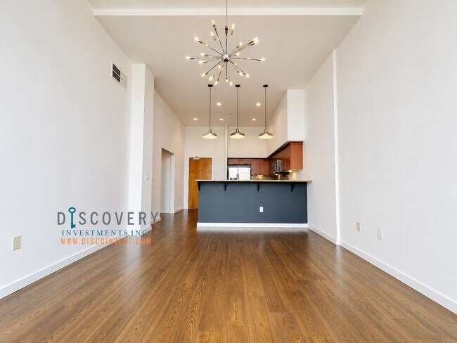 Building Photo - Uptown Place One Bedroom Condominium