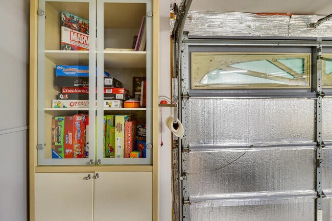 Building Photo - 1530 Wooded Acres Dr