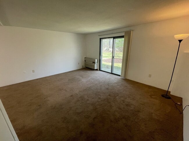 Building Photo - 17 Village Rock Ln