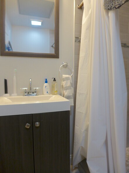 Building Photo - 17 Warwick St