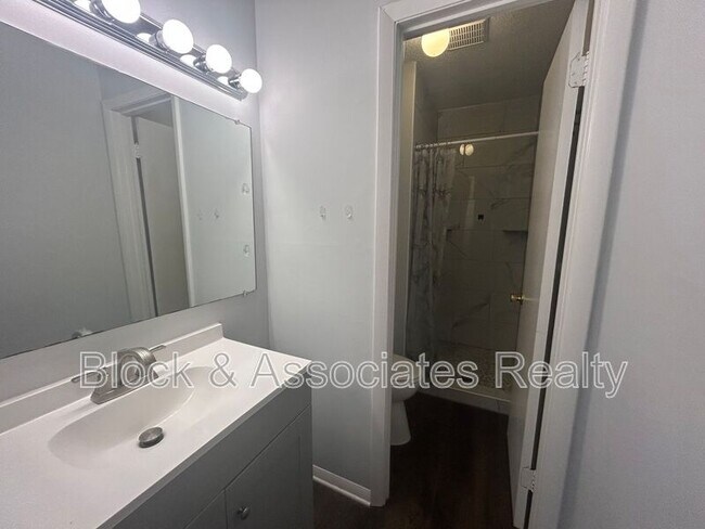 Building Photo - 2250 Sunderland Rd