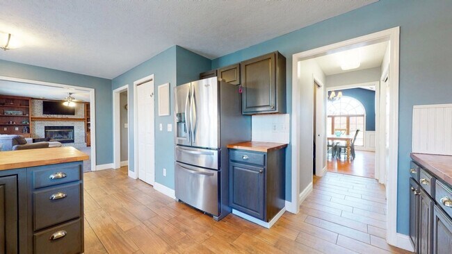 Building Photo - Stunning 4-Bedroom, 3.5-Bath Home with Over 3,800 Sq. Ft. of Ideal Living Space in East Bloomington