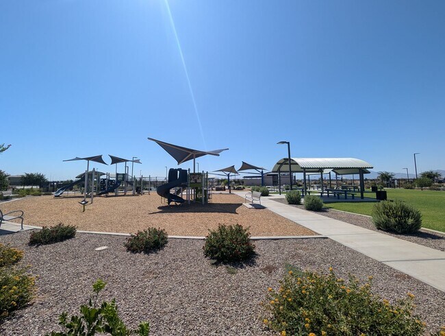 Building Photo - 4 Bedroom 3 Bathroom Parkside Los Cielos Home