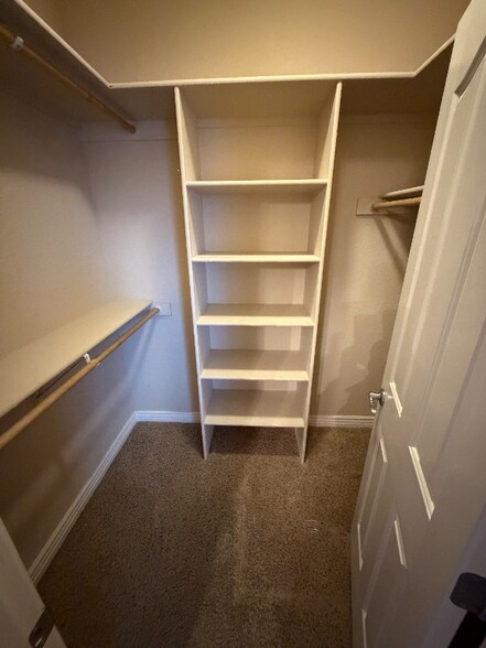 Building Photo - 1820 SW Silverstone Ave