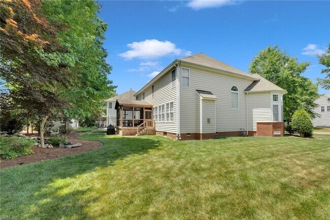 Building Photo - 101 Yacht Ct