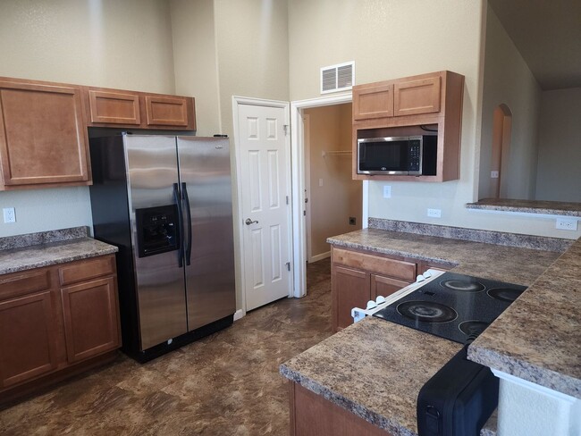 Building Photo - Move in Special! $300 off first months rent!