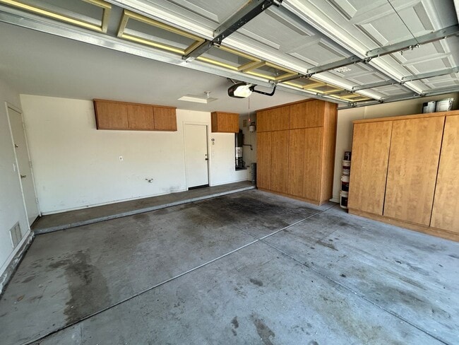 Building Photo - Warm, Inviting 3 Bed / 2bath Home in Canyon Trails with new updated and Flooring!!!