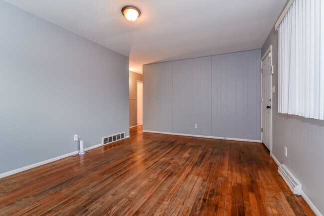 Building Photo - 1217 Baron Ave