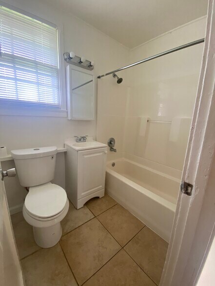 Building Photo - 44 Werden St