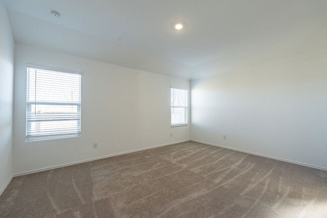 Building Photo - Charming Sunlit 4-Bedroom 2-Bathroom Home!