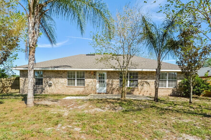 Building Photo - 2119 Dumas Dr