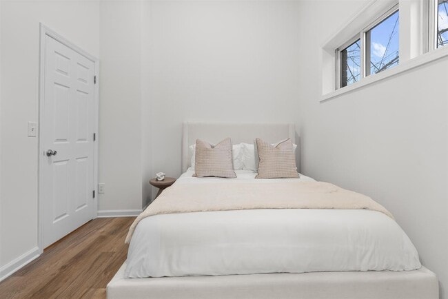 Building Photo - 407 Park Ave