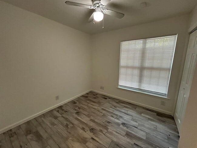 Building Photo - 6512 Linda Ln