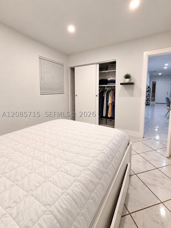 Building Photo - 9860 SW 83rd St