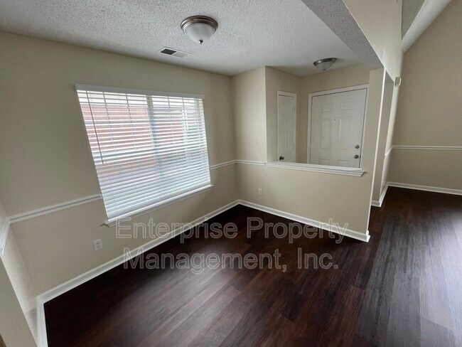 Building Photo - 6869 Century Oaks Dr
