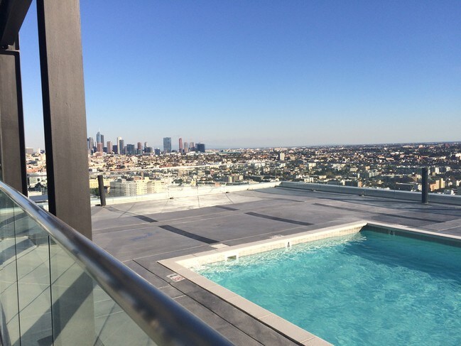 Rooftop pool with a view! - 3810 Wilshire Blvd