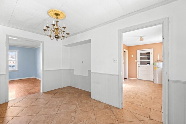 Building Photo - 2741 Clinton Cir