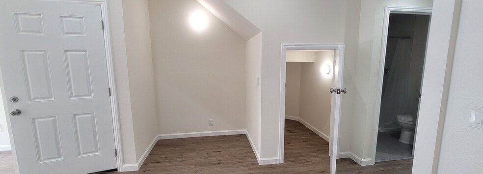 Nook for table, large closet/pantry off kitchen - 646 10th Ave