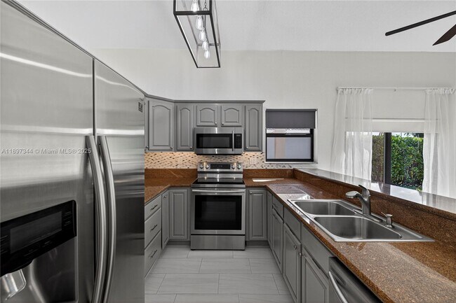 Building Photo - 15140 Bristol Ln