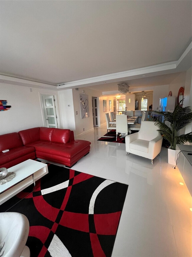 Building Photo - 400 Golden Isles Dr