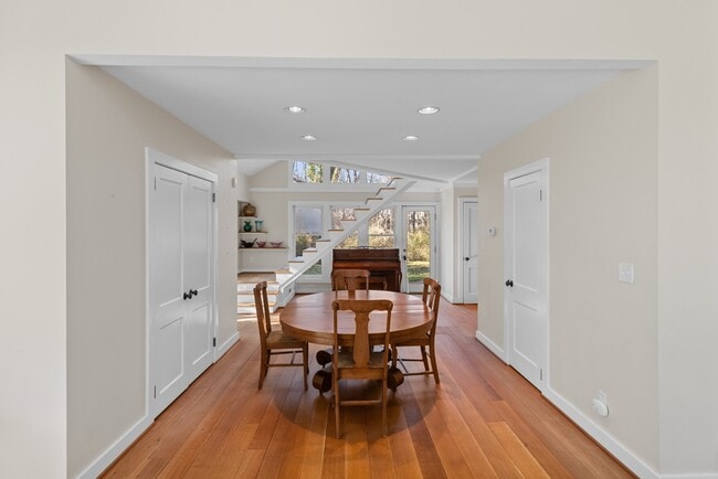 Building Photo - 303 Henderson St