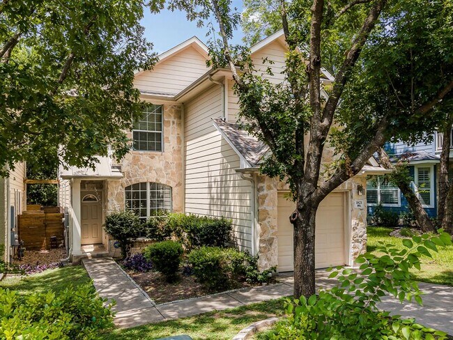 Building Photo - 1821 Village Oak Ct