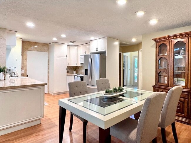 Building Photo - 1135 Colony Arms Dr