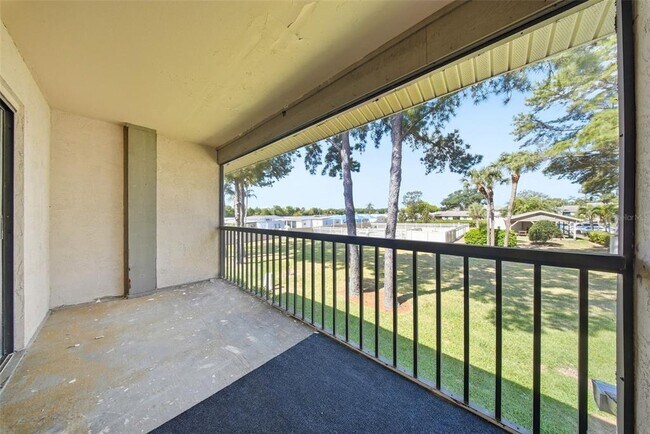 Building Photo - 2131 Ridge Rd S