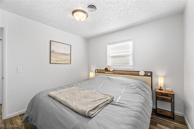 Building Photo - 2225 Martha Ave NE