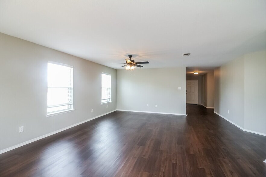 Building Photo - 1301 Burleson St