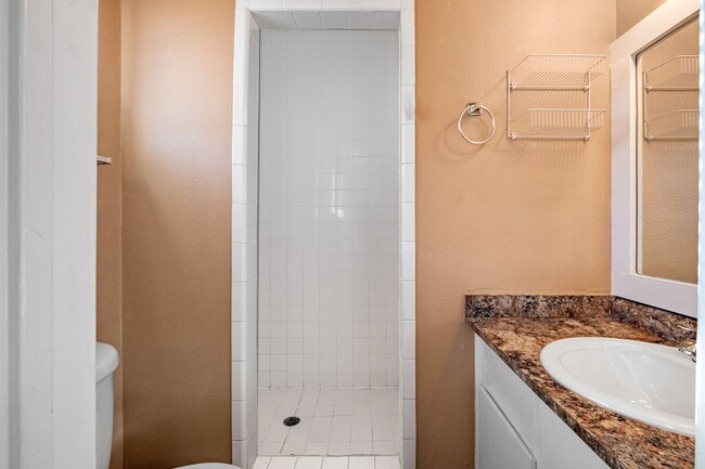 Building Photo - Charming 2 Bedroom, 2 Bath Duplex in a Prime South Austin Neighborhood