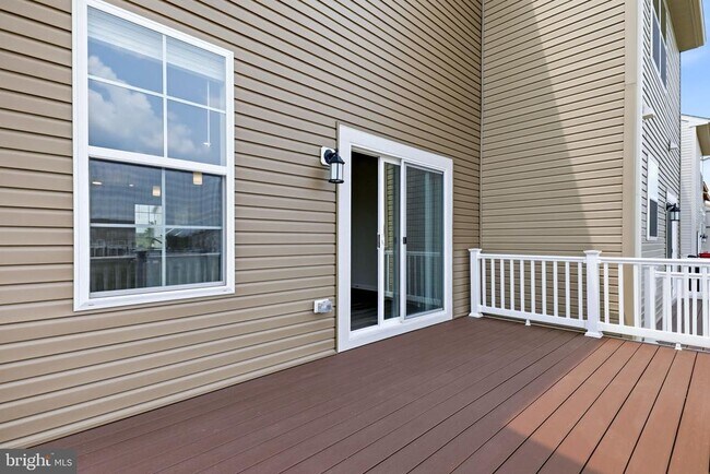 Building Photo - 417 Seeback Dr