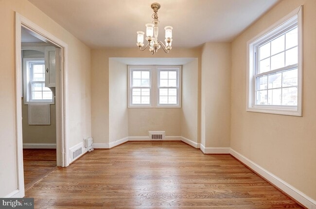 Building Photo - 1300 N Taylor St