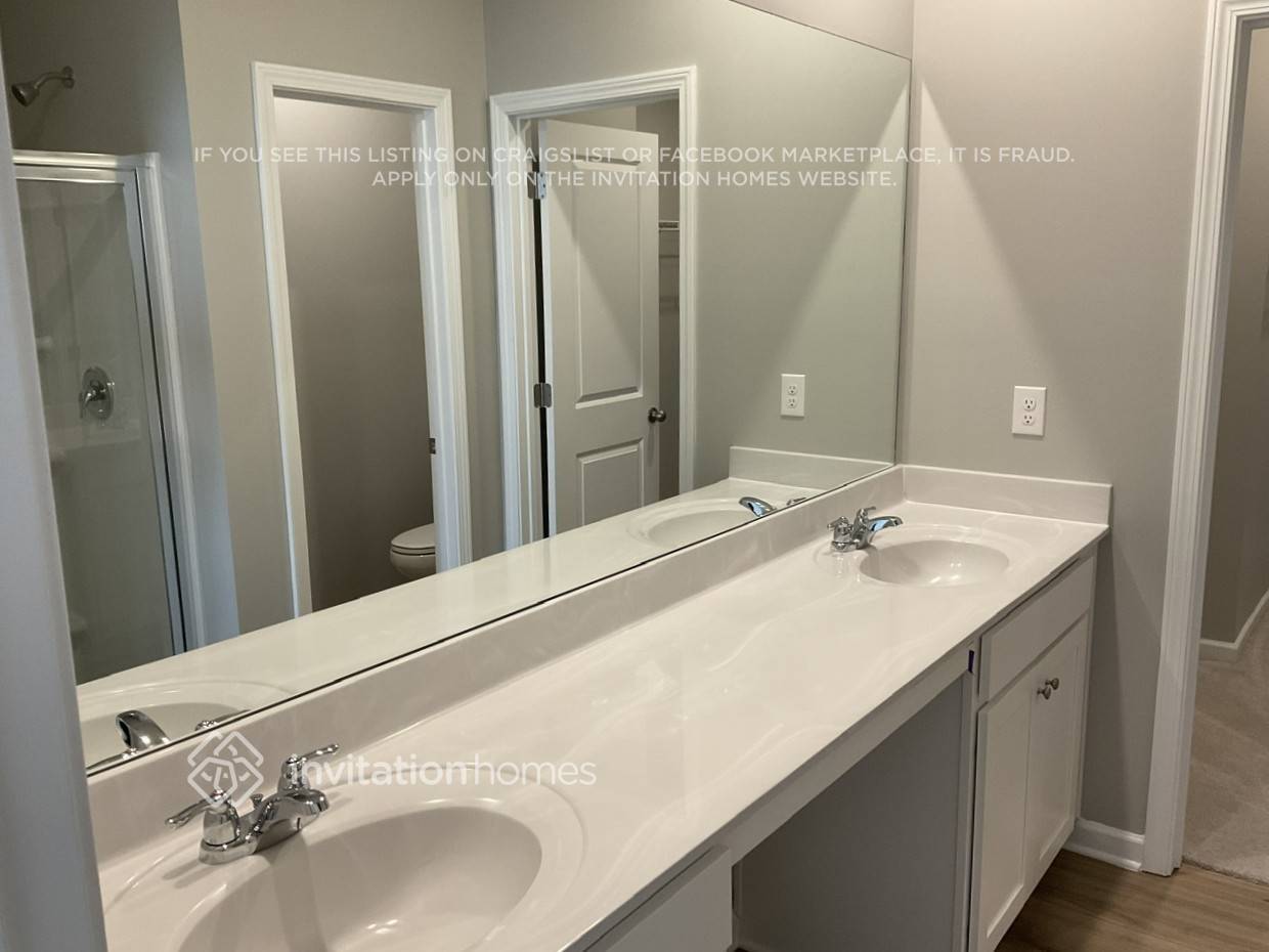 Building Photo - 533 Almere Dr